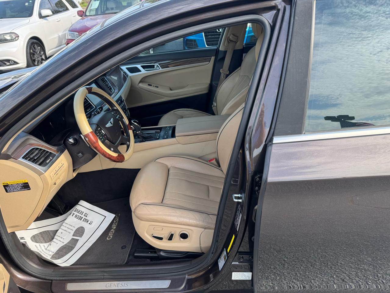 Hyundai Genesis 4dr Sdn V6 3.8L RWD 2015