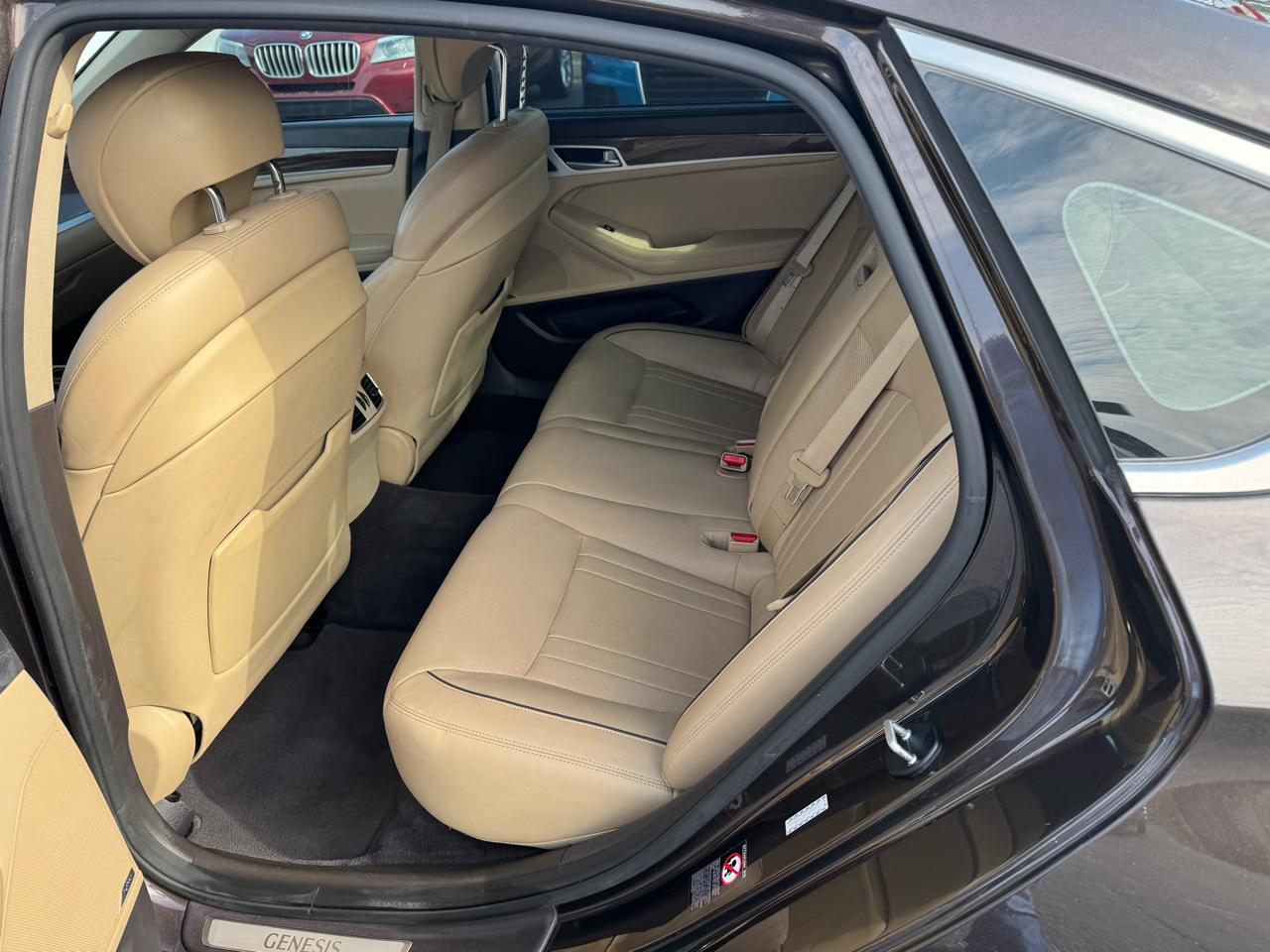 Hyundai Genesis 4dr Sdn V6 3.8L RWD 2015