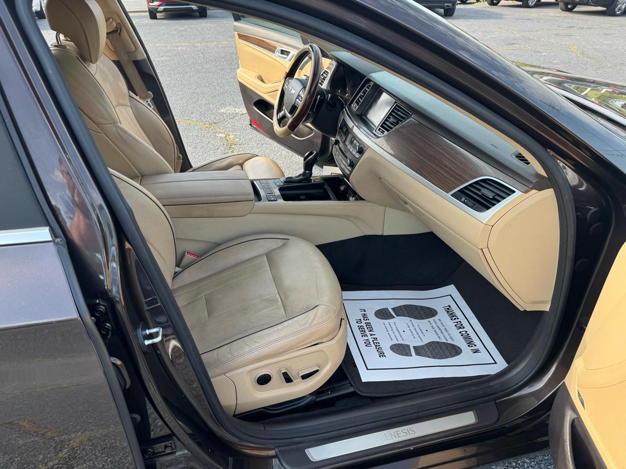 Hyundai Genesis 4dr Sdn V6 3.8L RWD 2015