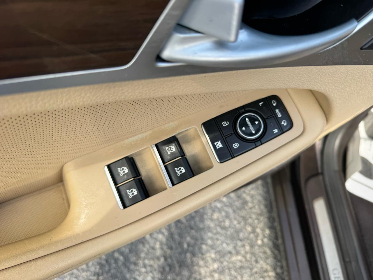 Hyundai Genesis 4dr Sdn V6 3.8L RWD 2015