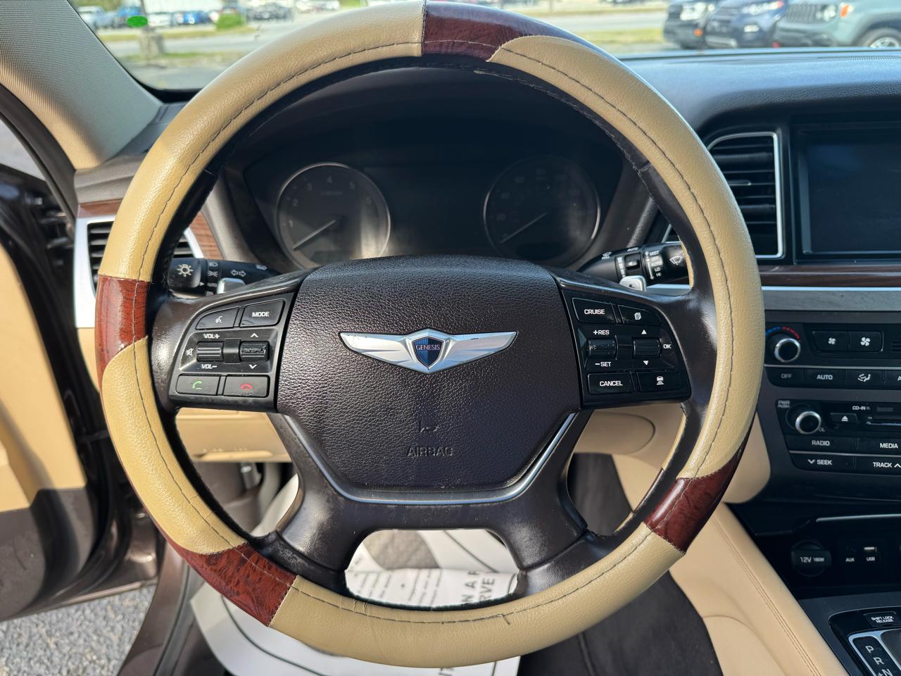 Hyundai Genesis 4dr Sdn V6 3.8L RWD 2015