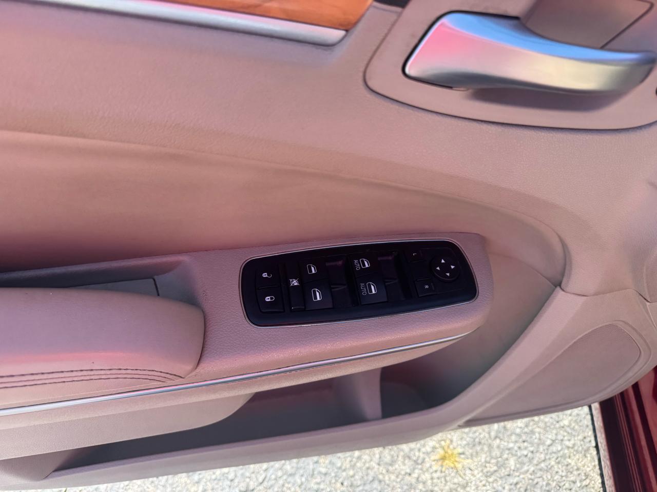 Chrysler 300 4dr Sdn 300C RWD 2014