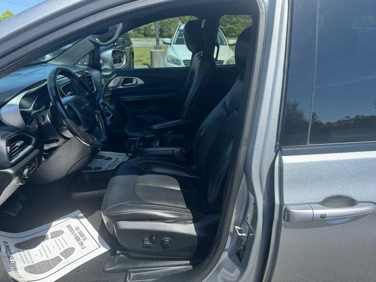 Chrysler Pacifica Touring L FWD 2018