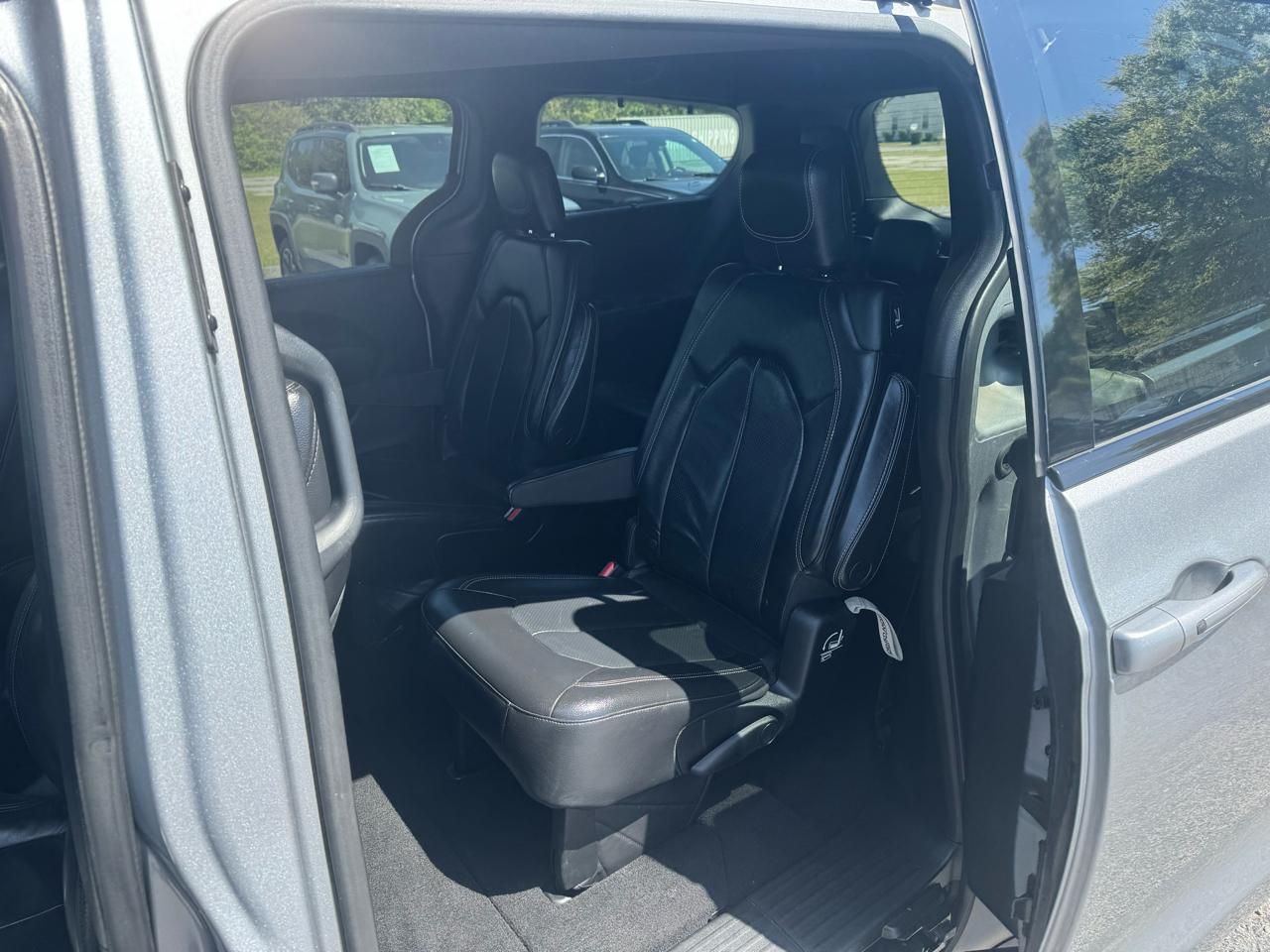 Chrysler Pacifica Touring L FWD 2018