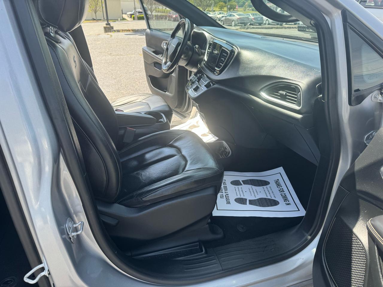 Chrysler Pacifica Touring L FWD 2018