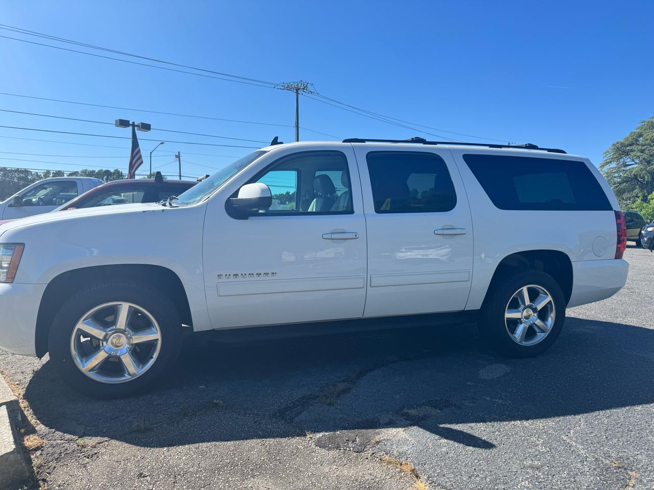 Chevrolet Suburban 2WD 4dr 1500 LT 2012