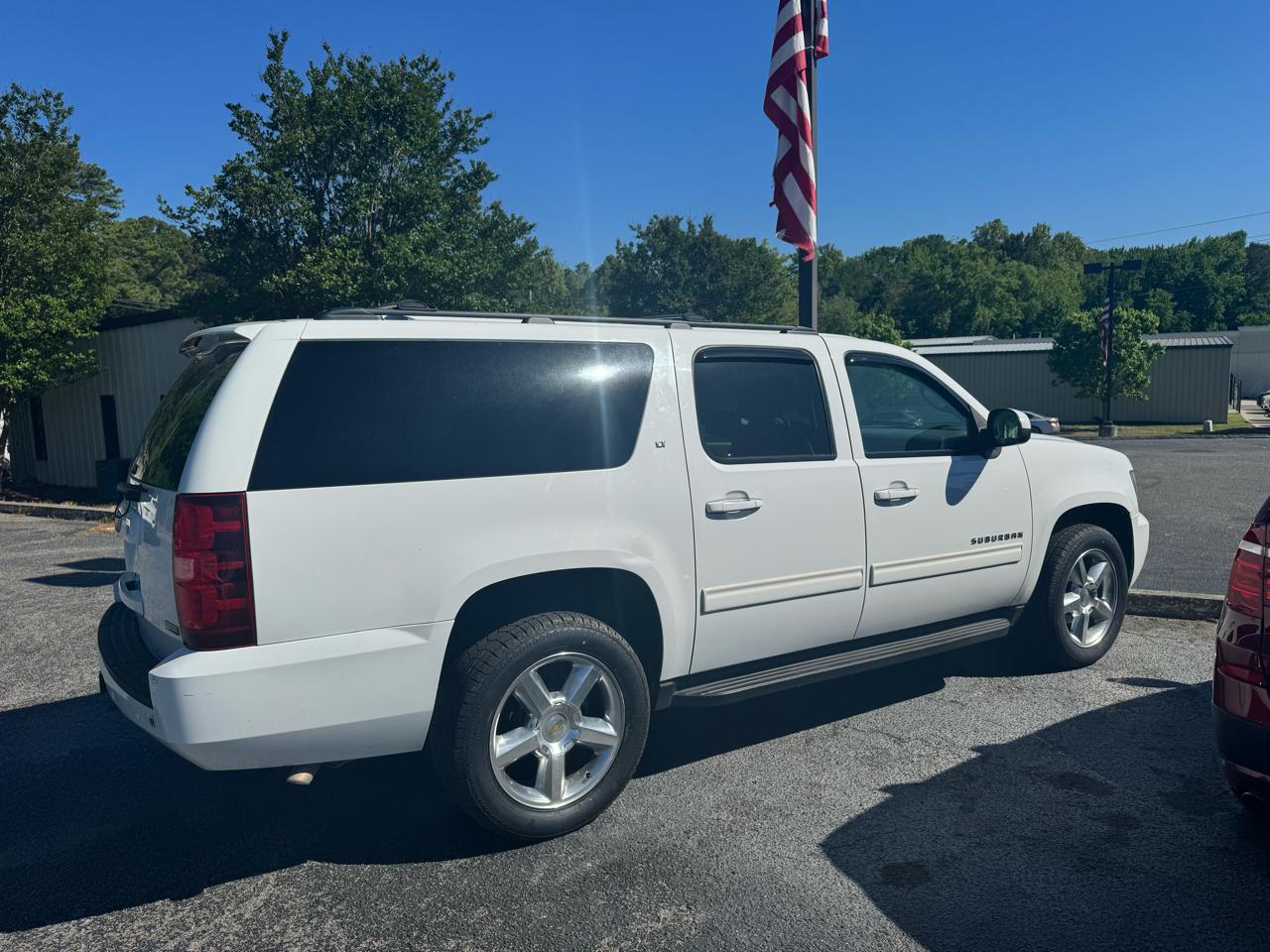 Chevrolet Suburban 2WD 4dr 1500 LT 2012