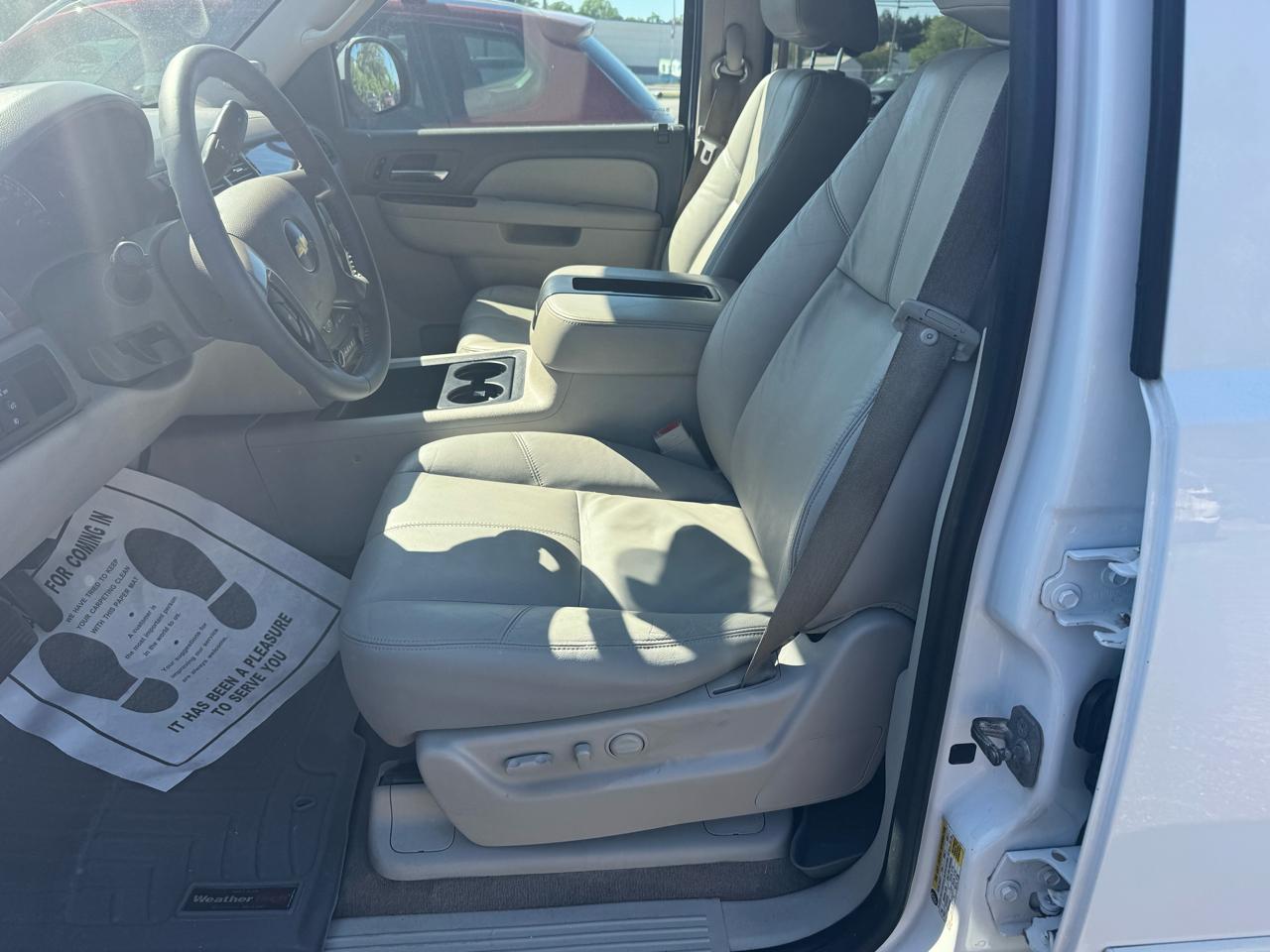 Chevrolet Suburban 2WD 4dr 1500 LT 2012