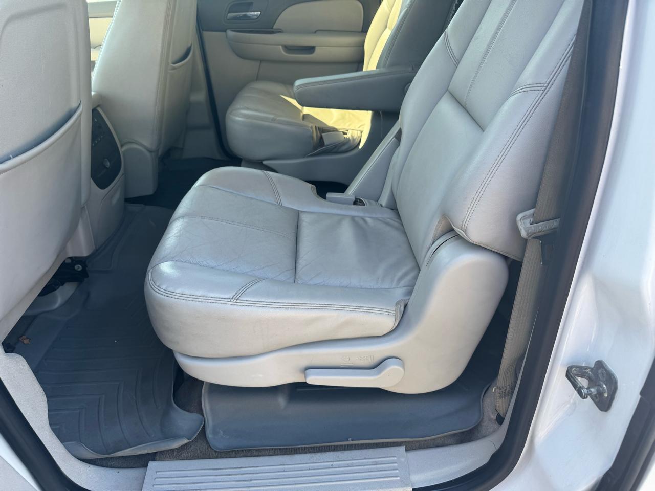 Chevrolet Suburban 2WD 4dr 1500 LT 2012