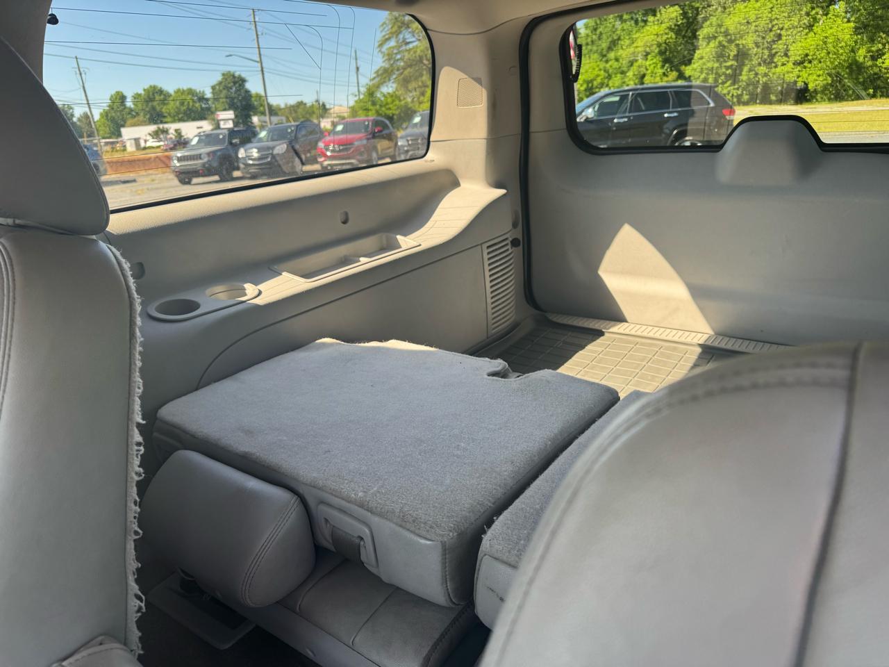 Chevrolet Suburban 2WD 4dr 1500 LT 2012