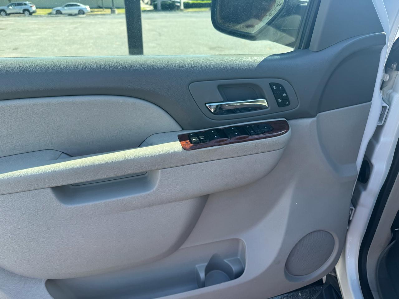 Chevrolet Suburban 2WD 4dr 1500 LT 2012