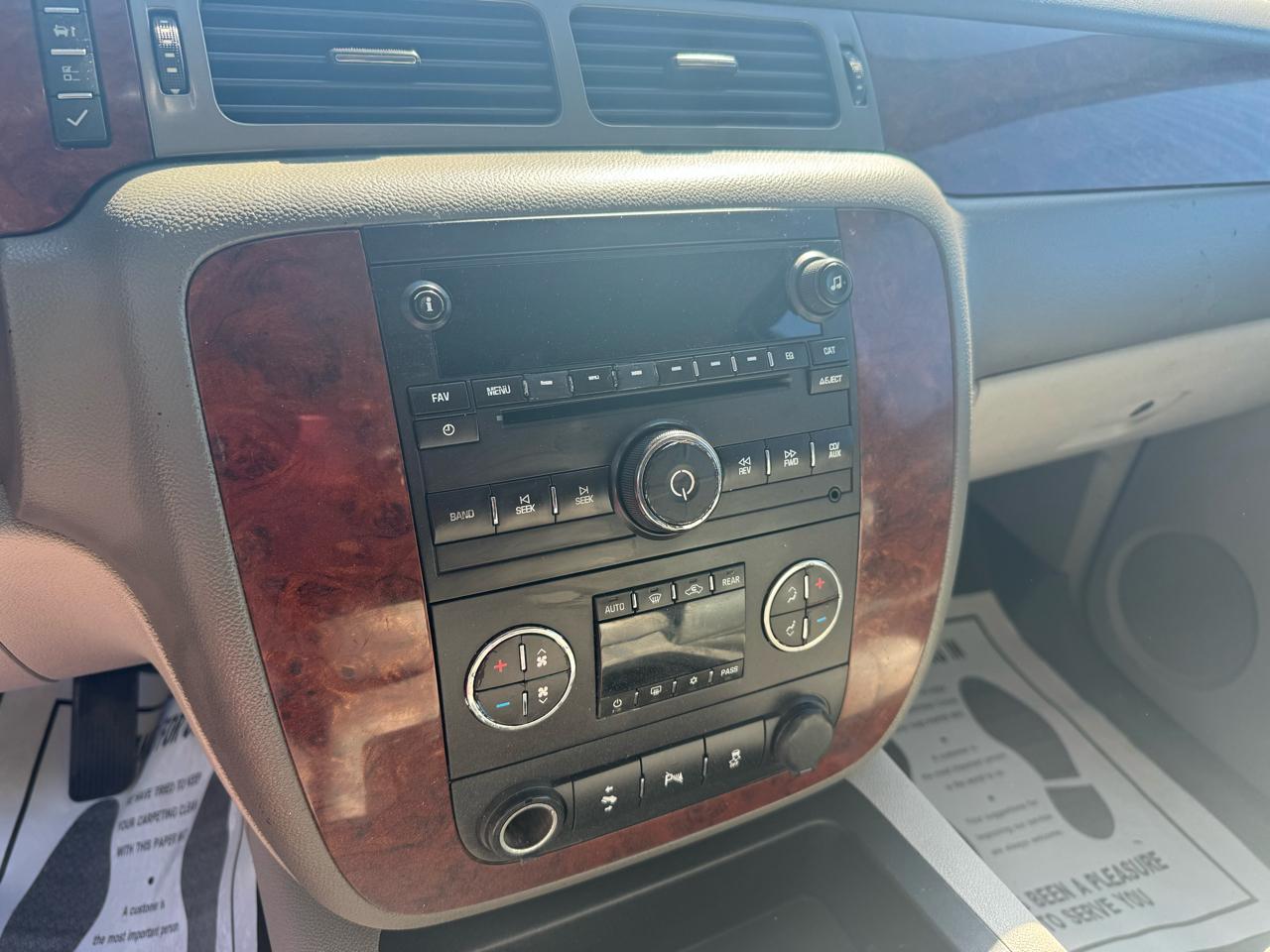 Chevrolet Suburban 2WD 4dr 1500 LT 2012