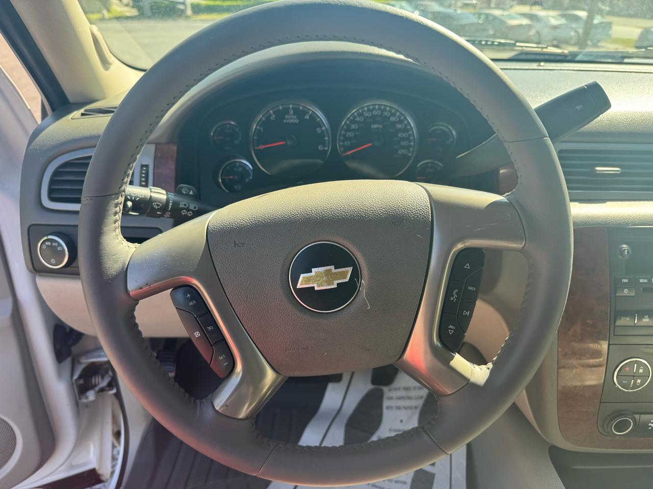 Chevrolet Suburban 2WD 4dr 1500 LT 2012