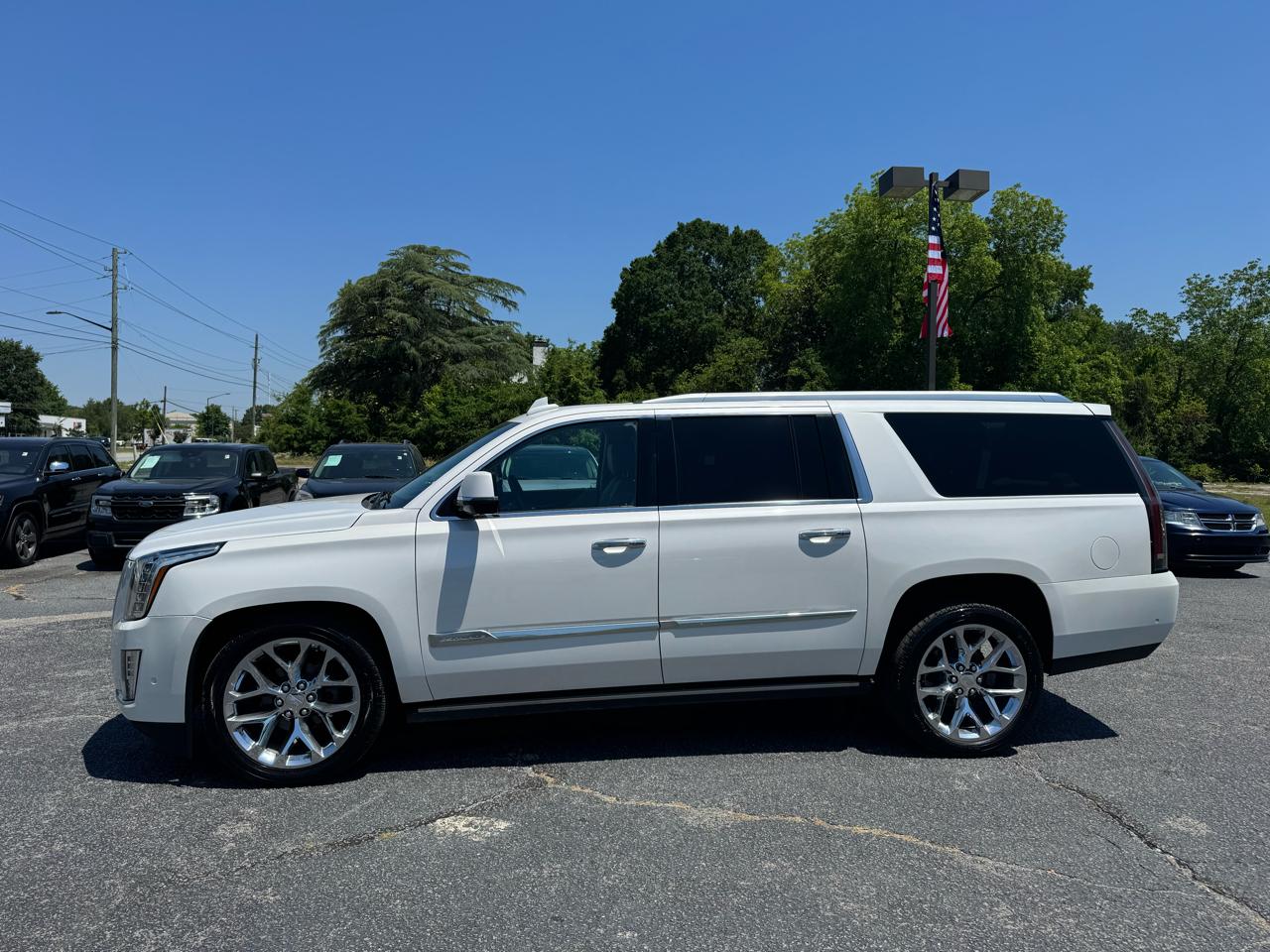 Cadillac Escalade ESV 4WD 4dr Premium Luxury 2017