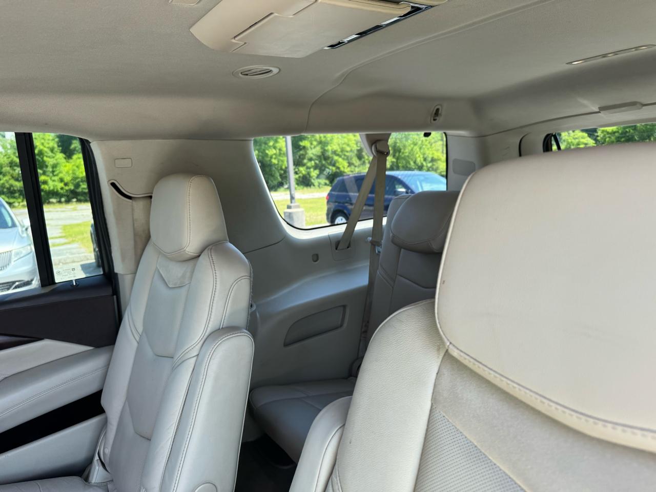 Cadillac Escalade ESV 4WD 4dr Premium Luxury 2017