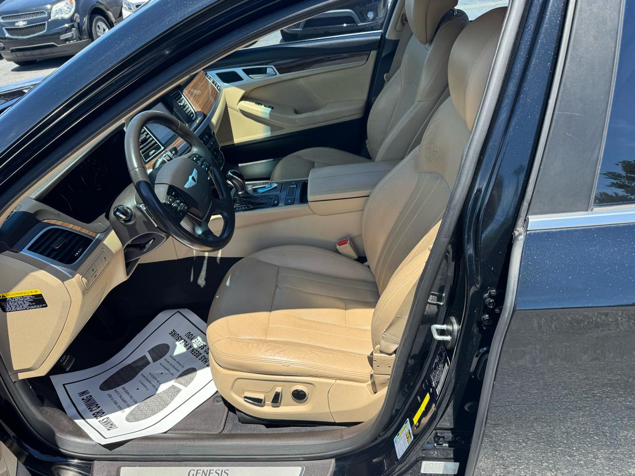 Hyundai Genesis 4dr Sdn V6 3.8L RWD 2016