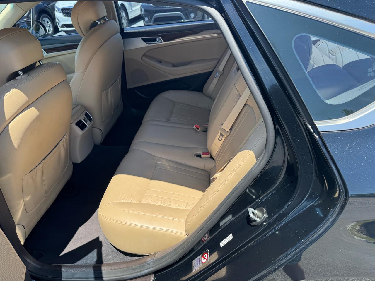 Hyundai Genesis 4dr Sdn V6 3.8L RWD 2016