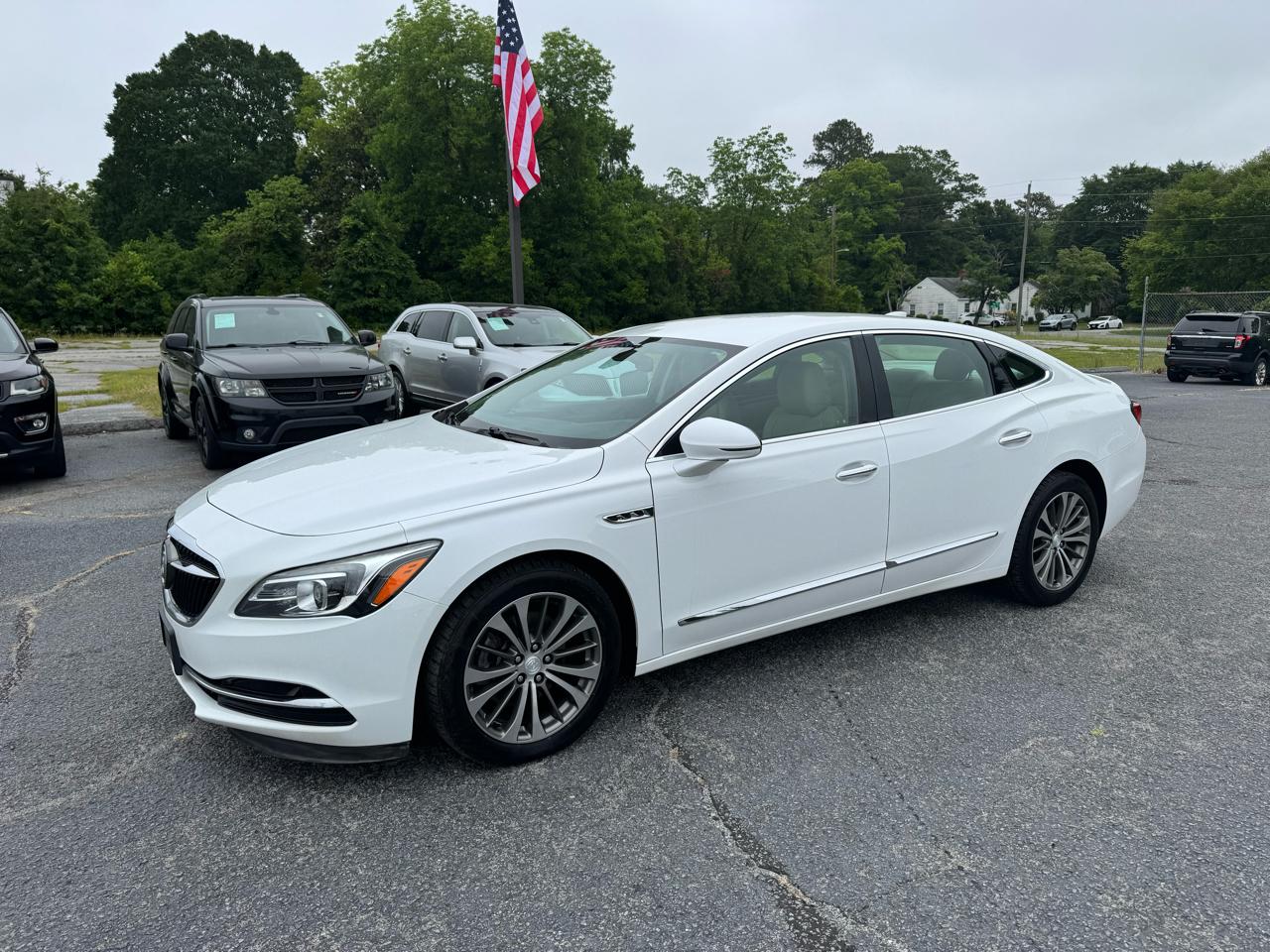 Buick LaCrosse 4dr Sdn Essence FWD 2019