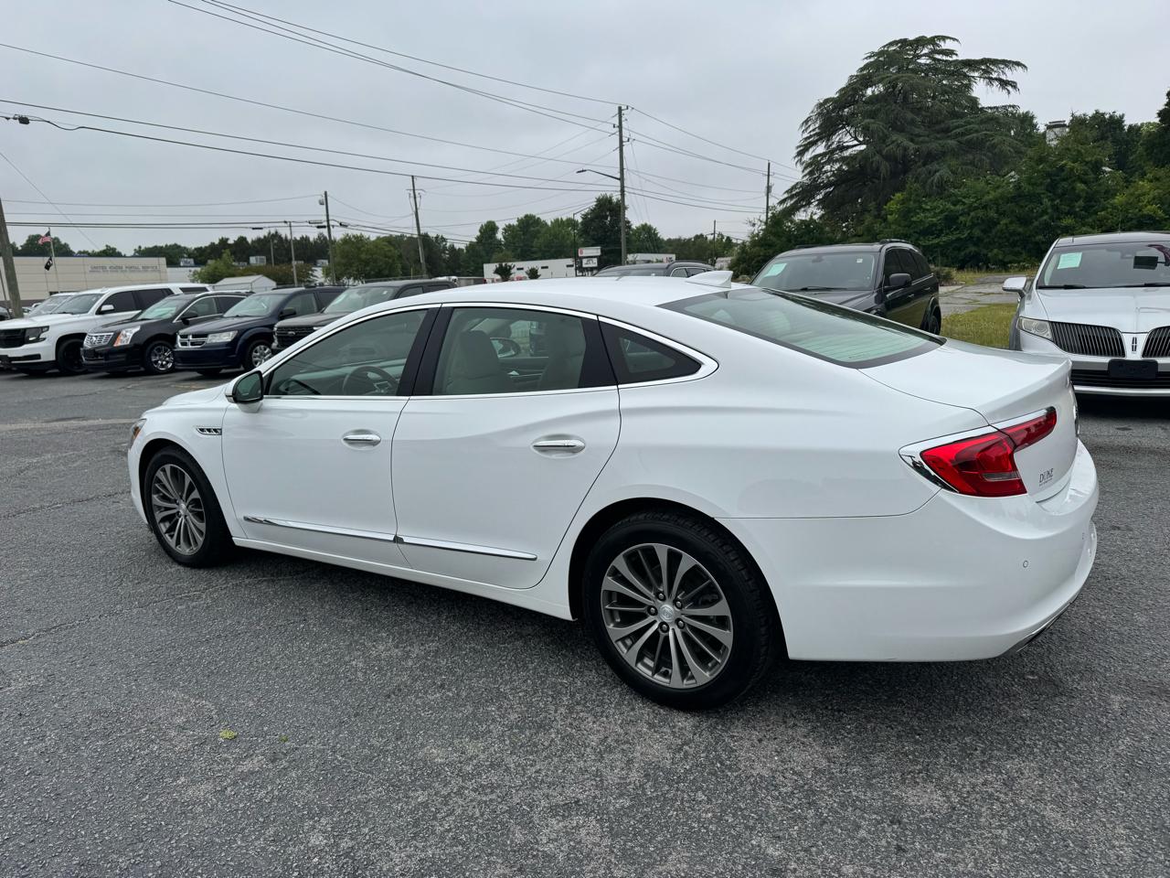 Buick LaCrosse 4dr Sdn Essence FWD 2019