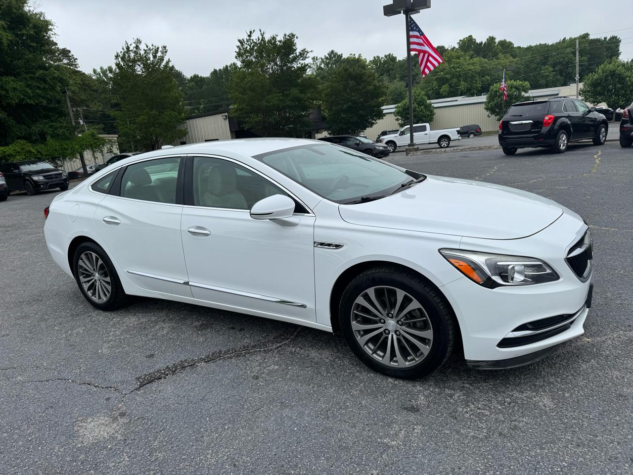 Buick LaCrosse 4dr Sdn Essence FWD 2019