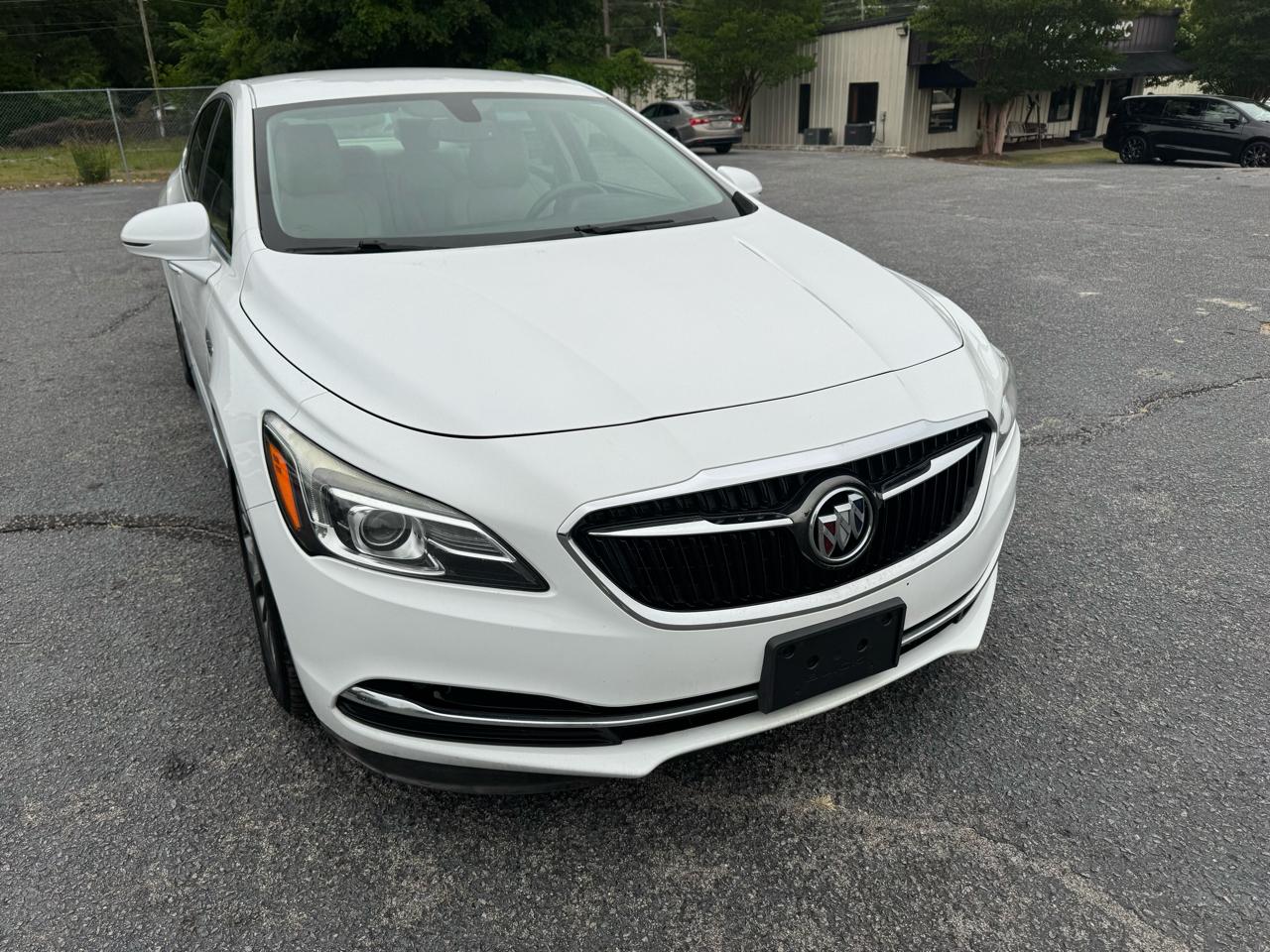 Buick LaCrosse 4dr Sdn Essence FWD 2019