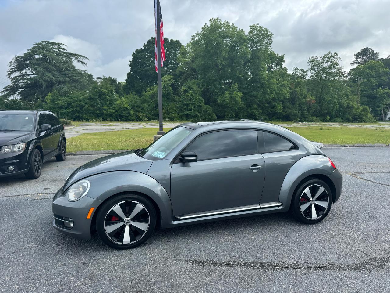 Volkswagen Beetle 2dr Cpe DSG 2.0T Turbo PZEV 2012