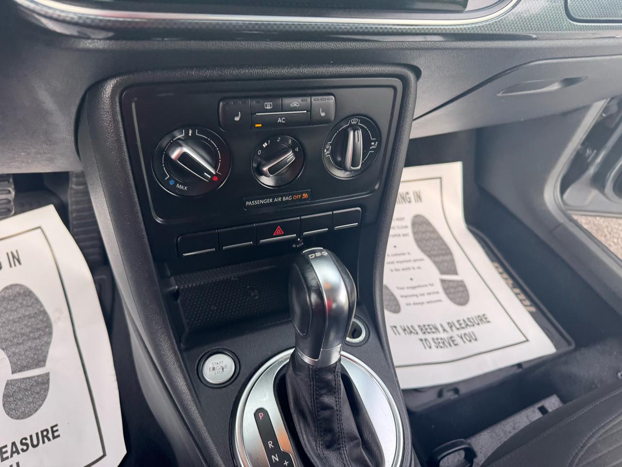 Volkswagen Beetle 2dr Cpe DSG 2.0T Turbo PZEV 2012