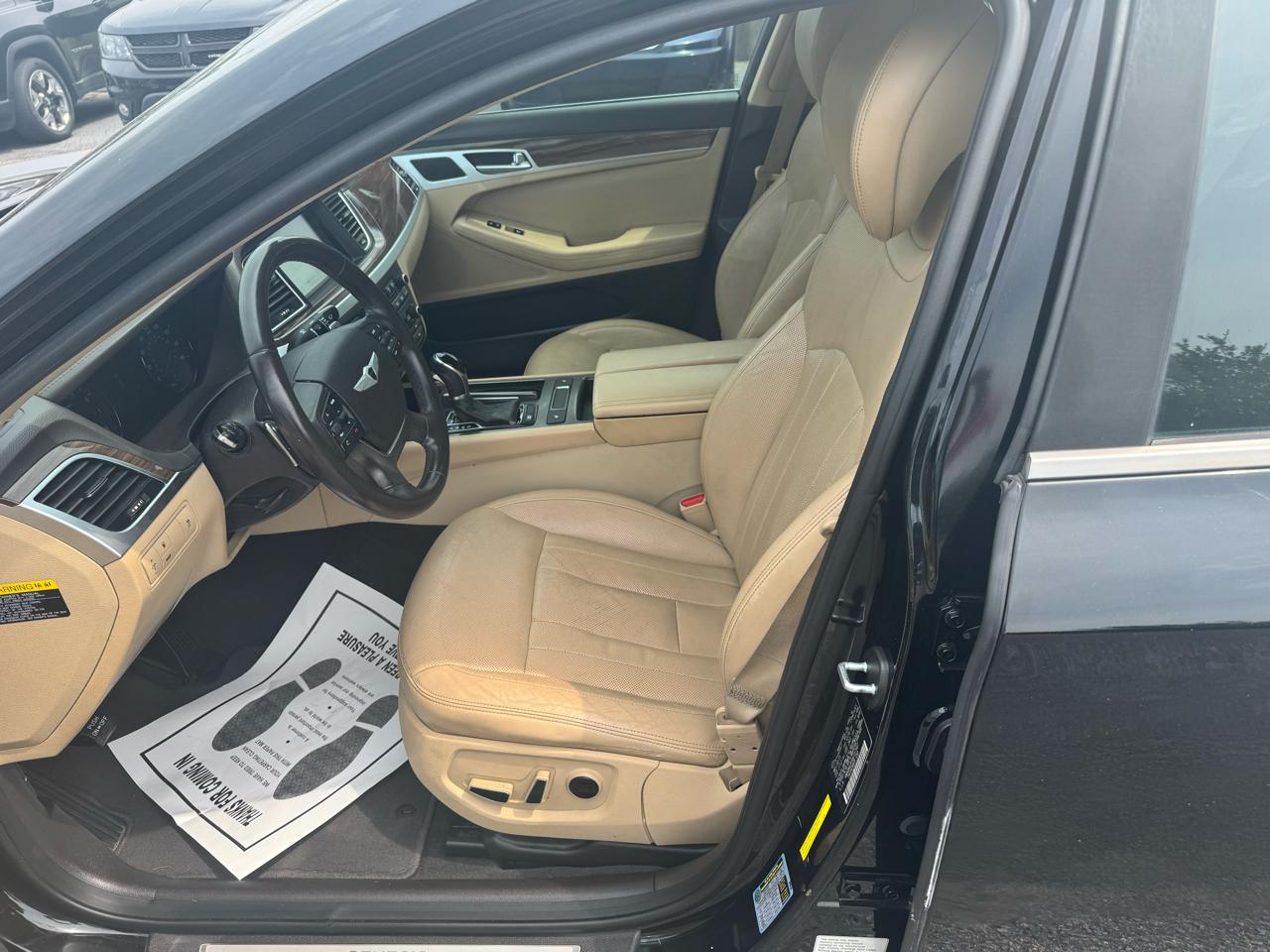 Hyundai Genesis 4dr Sdn V6 3.8L RWD 2016