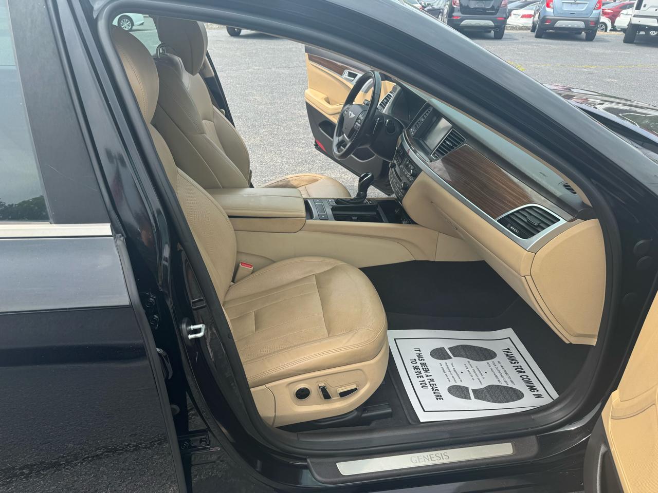 Hyundai Genesis 4dr Sdn V6 3.8L RWD 2016