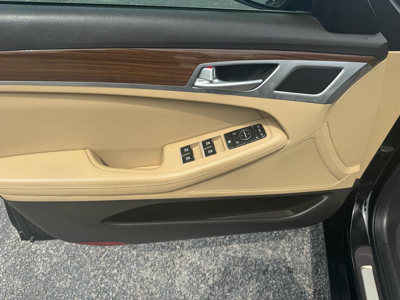 Hyundai Genesis 4dr Sdn V6 3.8L RWD 2016