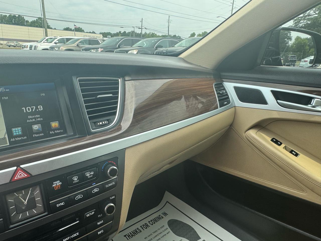 Hyundai Genesis 4dr Sdn V6 3.8L RWD 2016