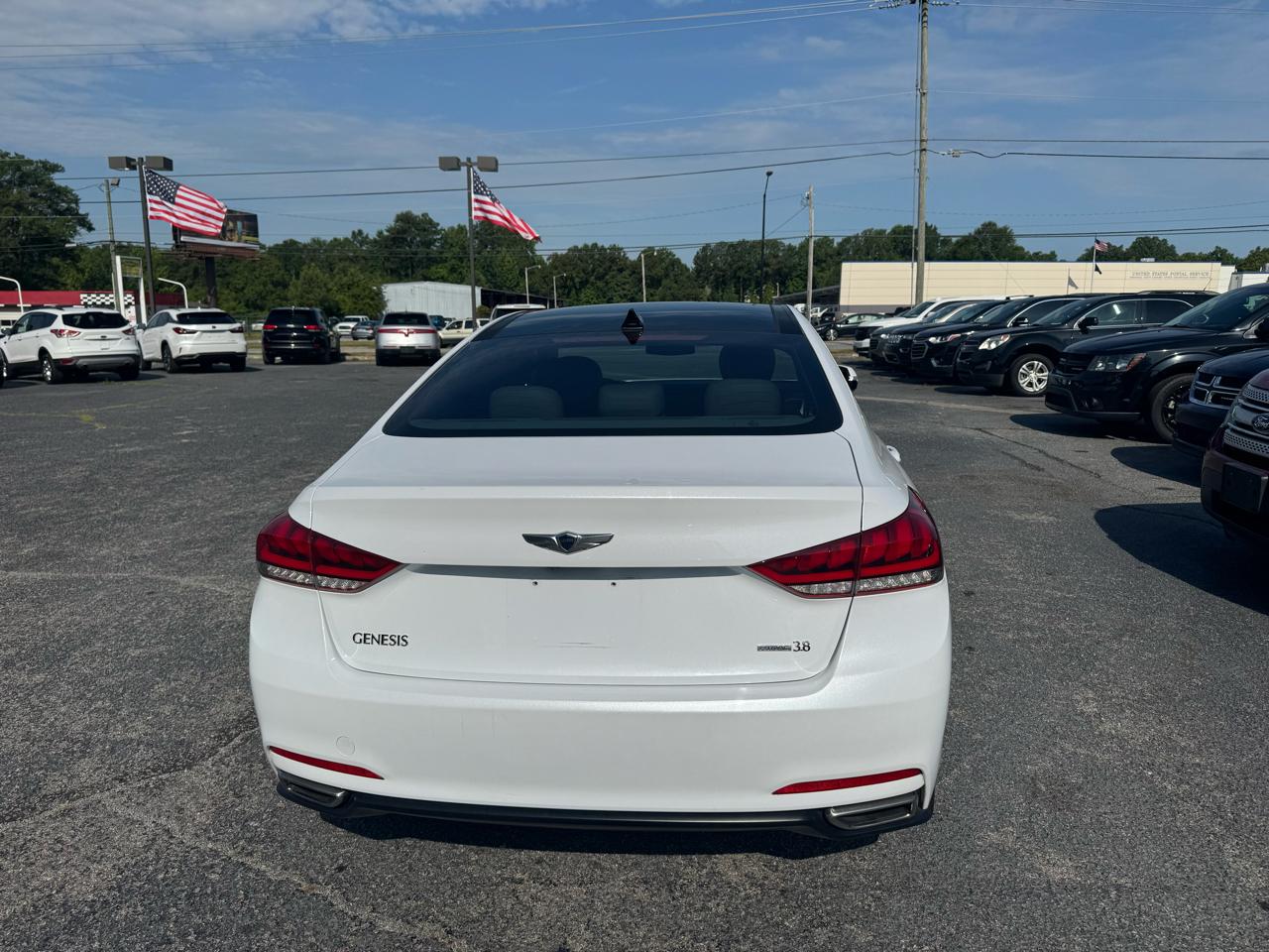 Hyundai Genesis 4dr Sdn V6 3.8L AWD 2015
