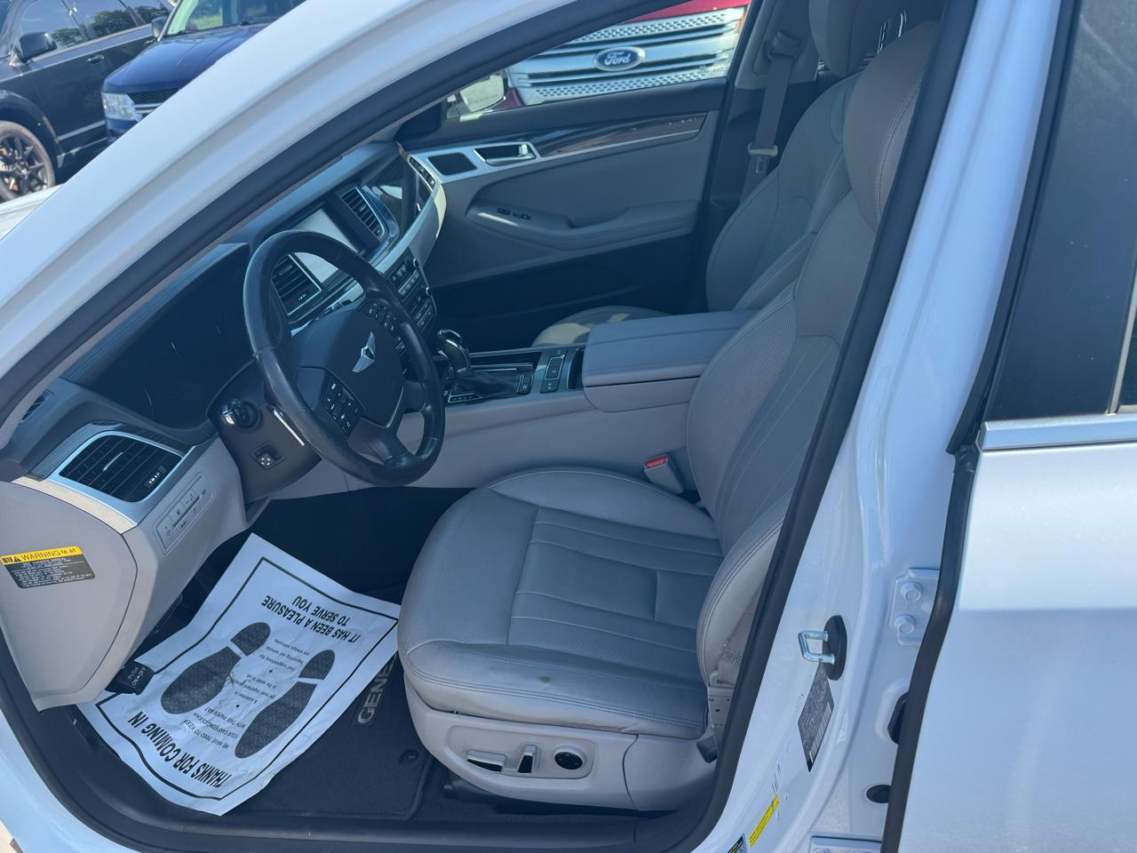 Hyundai Genesis 4dr Sdn V6 3.8L AWD 2015