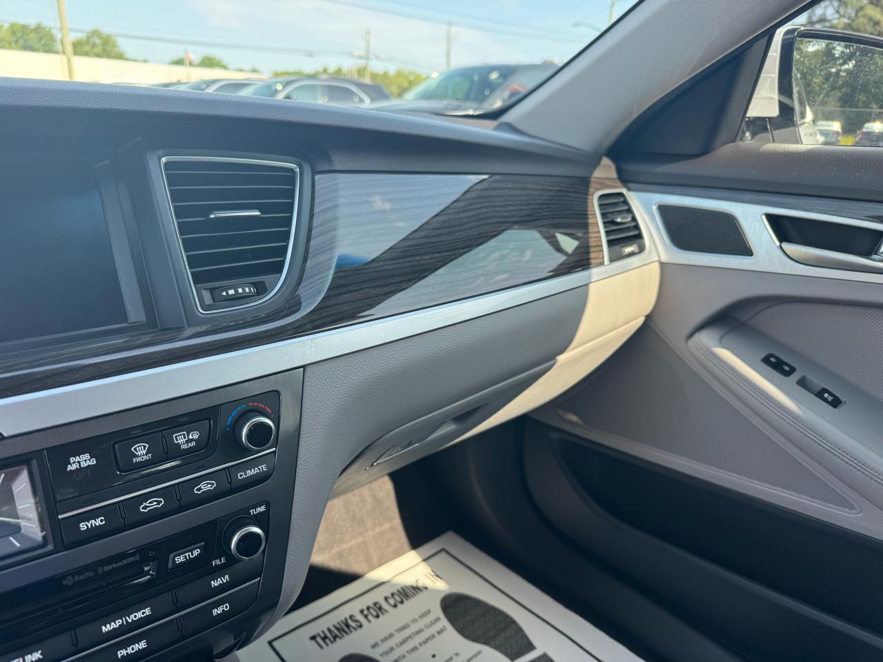 Hyundai Genesis 4dr Sdn V6 3.8L AWD 2015