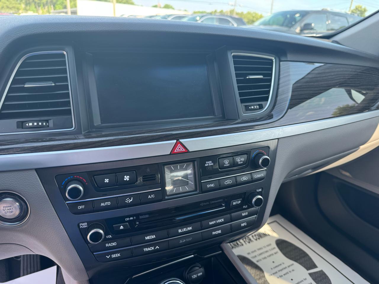 Hyundai Genesis 4dr Sdn V6 3.8L AWD 2015