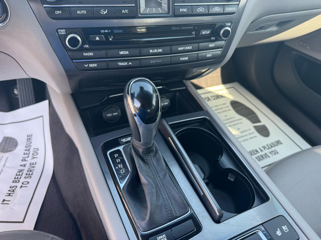 Hyundai Genesis 4dr Sdn V6 3.8L AWD 2015