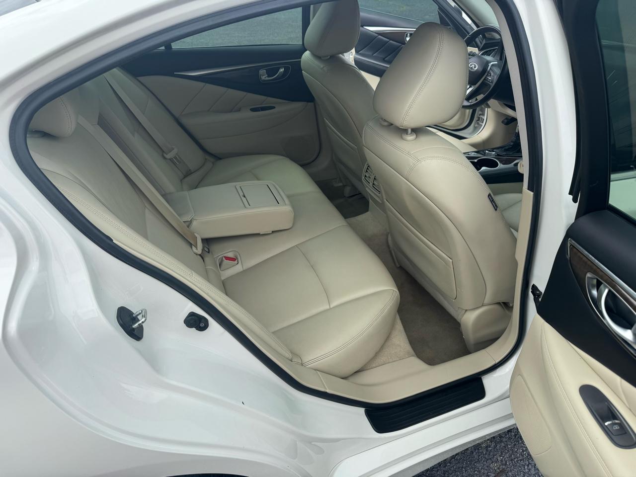 Infiniti Q50 3.0t LUXE AWD 2018