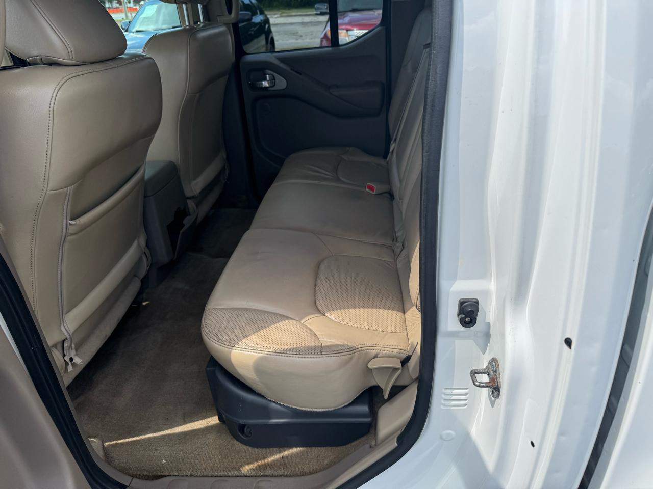 Nissan Frontier 4WD Crew Cab SWB Auto SL 2011