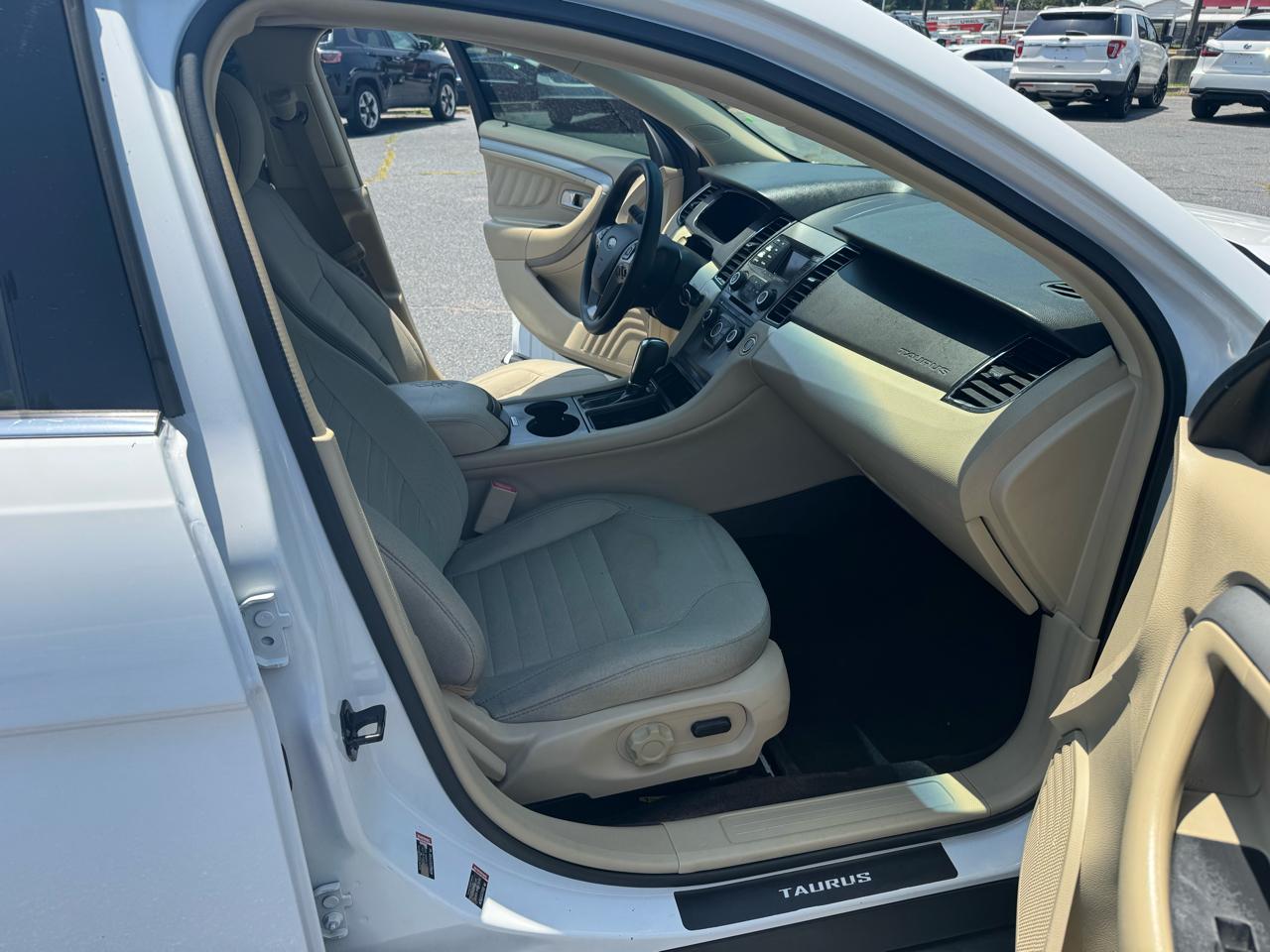 Ford Taurus SE FWD 2017