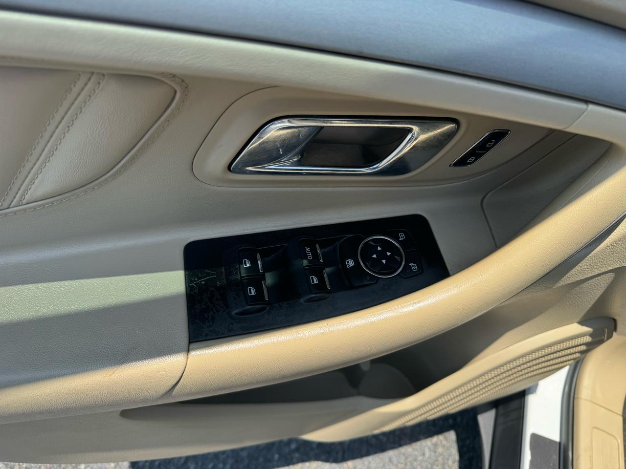 Ford Taurus SE FWD 2017