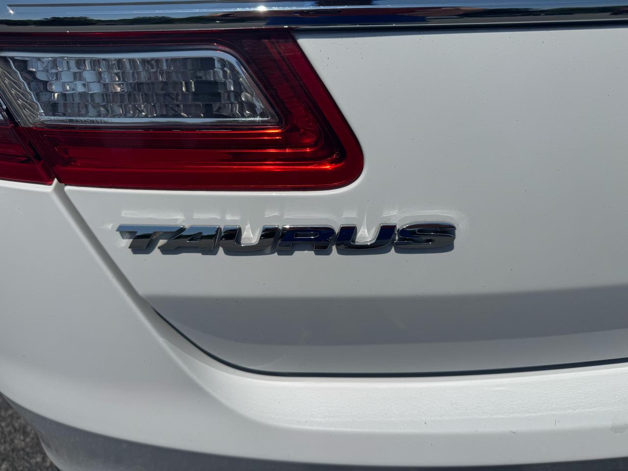 Ford Taurus SE FWD 2017