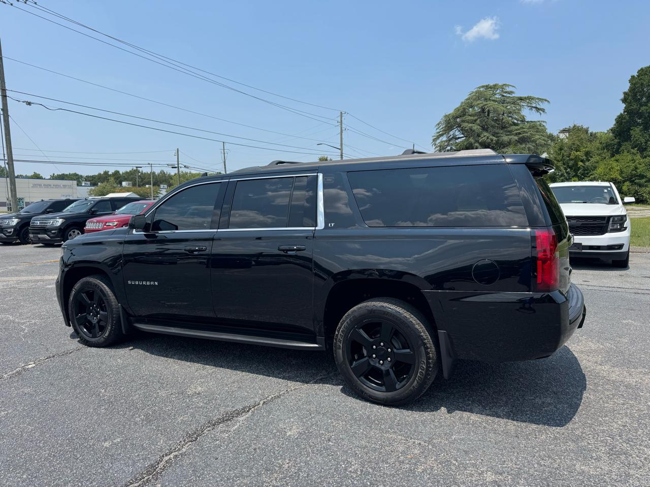 Chevrolet Suburban 4WD 4dr 1500 LT 2017