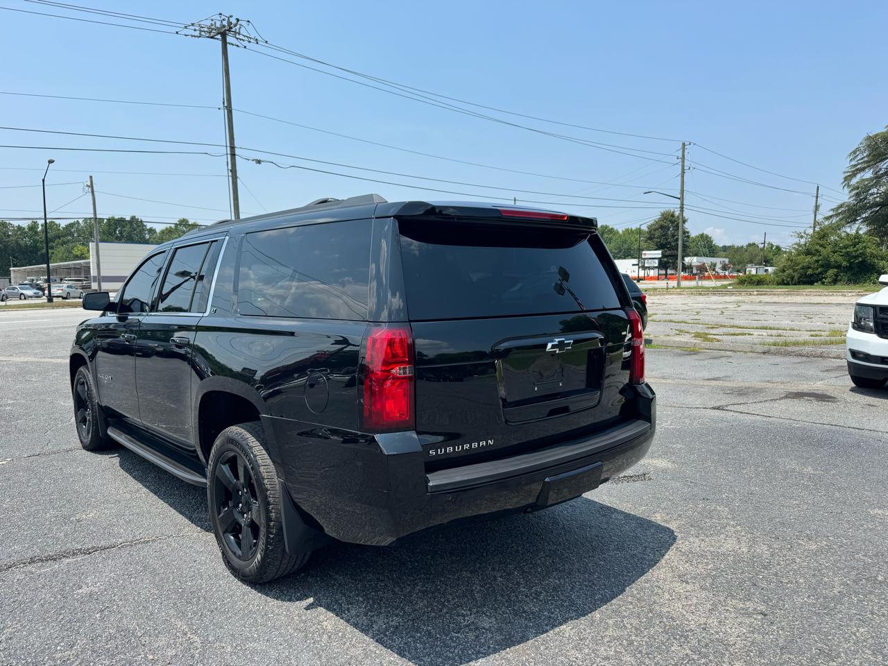 Chevrolet Suburban 4WD 4dr 1500 LT 2017