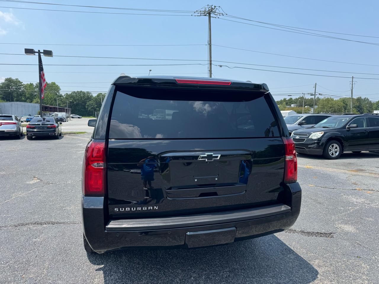 Chevrolet Suburban 4WD 4dr 1500 LT 2017