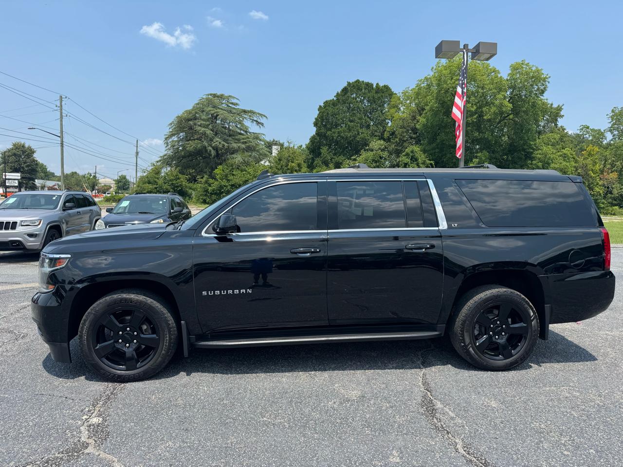 Chevrolet Suburban 4WD 4dr 1500 LT 2017