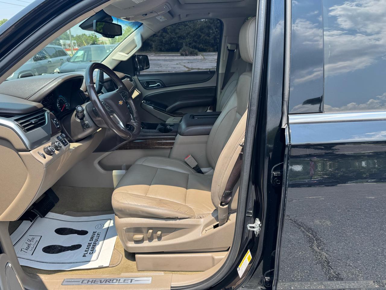 Chevrolet Suburban 4WD 4dr 1500 LT 2017