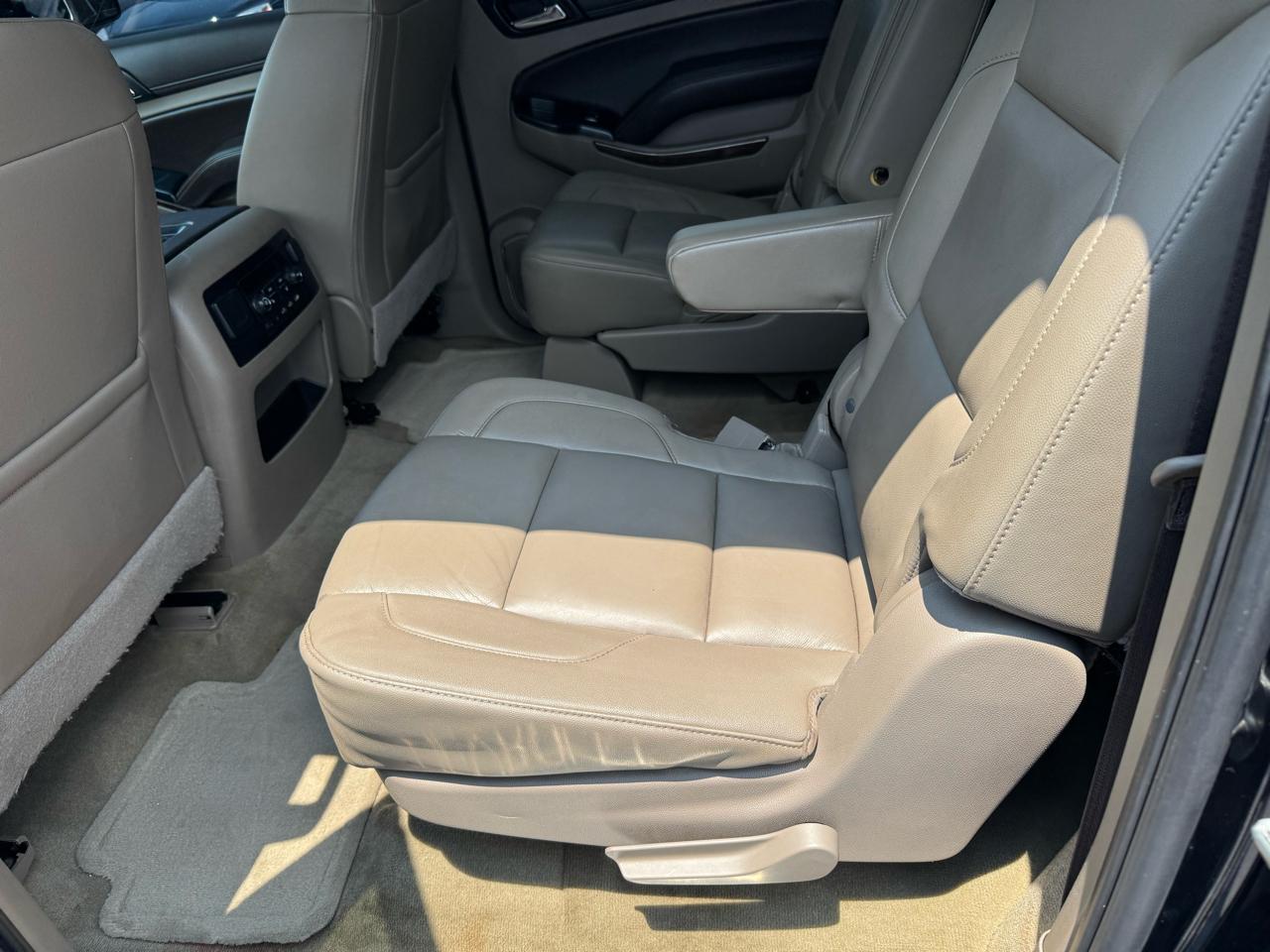 Chevrolet Suburban 4WD 4dr 1500 LT 2017
