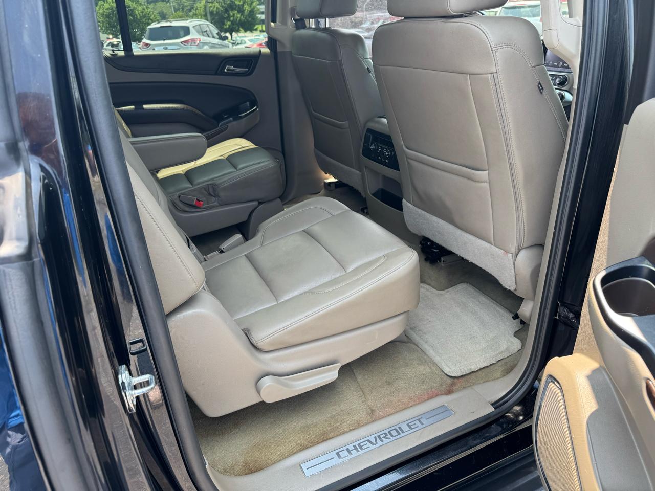 Chevrolet Suburban 4WD 4dr 1500 LT 2017