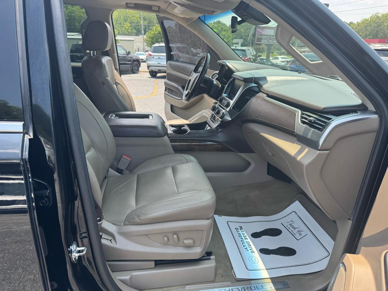 Chevrolet Suburban 4WD 4dr 1500 LT 2017
