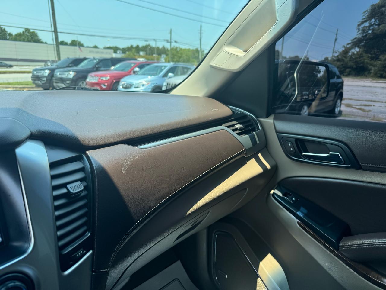 Chevrolet Suburban 4WD 4dr 1500 LT 2017